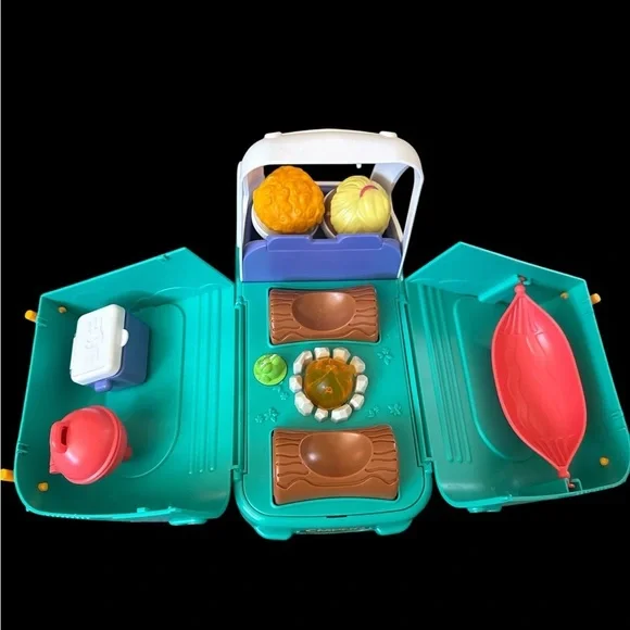 Fun Play Van with Figures - White and Green - Picture 5 of 5